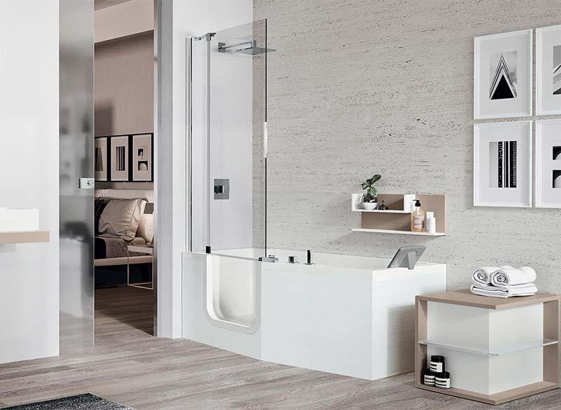 Walk-in bath with shower screen